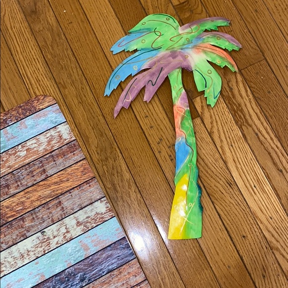 Palm tree metal wall art made in Haiti 18” $16